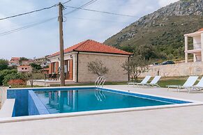 Uphill Glavanovic Villa