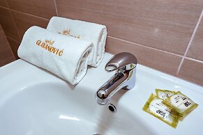 Uphill Glavanovic Villa