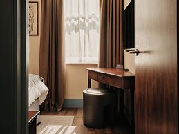 Morton Hotel