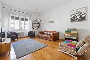 Roomy Apartment Duomo & San Babila