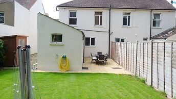 Spacious 3-bedroom House With Superfast Wi-fi