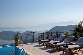 Luxury Villa With Stunning Views in Lefkada
