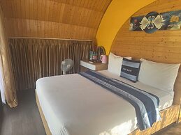 Plum Hillside Lodge