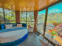 Plum Hillside Lodge