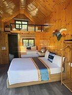 Plum Hillside Lodge