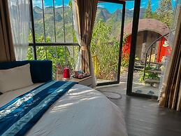 Plum Hillside Lodge
