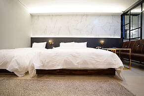 Saturn Hotel