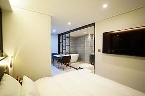Saturn Hotel