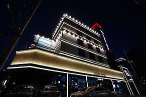Saturn Hotel