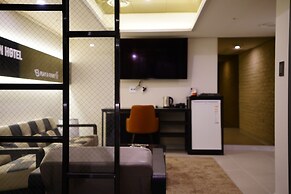 Saturn Hotel