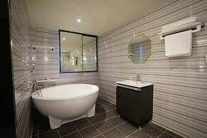 Saturn Hotel