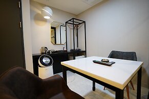 Saturn Hotel