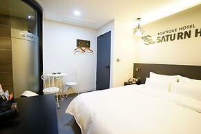 Saturn Hotel