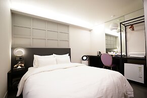 Saturn Hotel