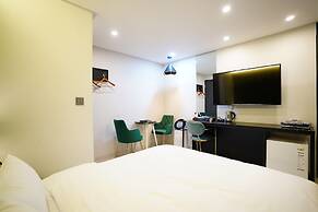 Saturn Hotel