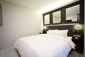 Saturn Hotel