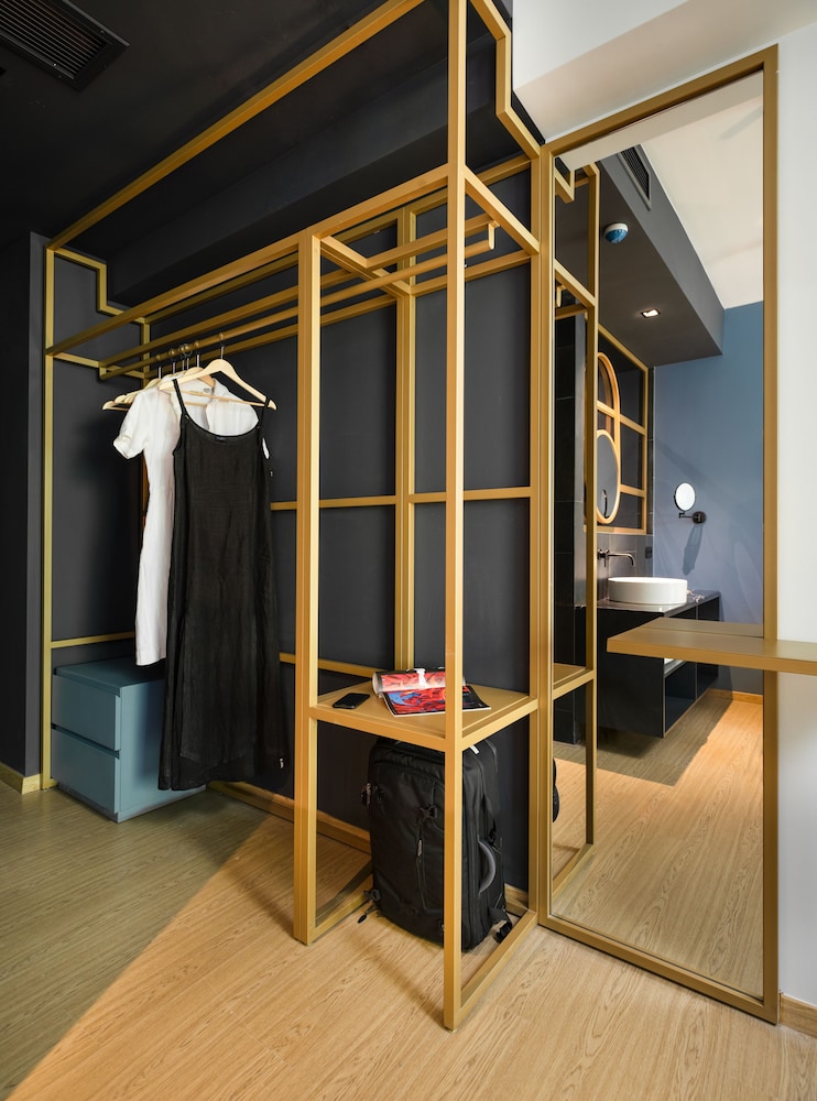 COLORS Hotel Athens