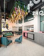 COLORS Hotel Athens