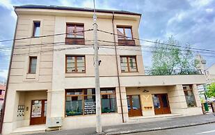 Cardinal Central Apartment