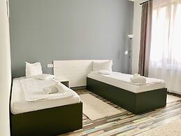 Cardinal Central Apartment