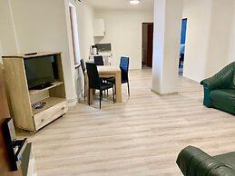 Cardinal Central Apartment