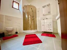 Cardinal Central Apartment
