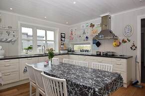 StayPlus Huge Family Home