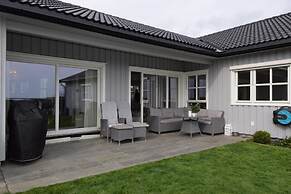 StayPlus Huge Family Home