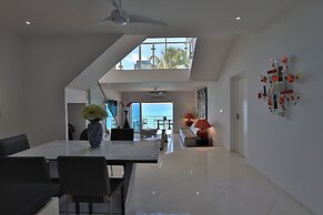 Cupecoy Beach Club