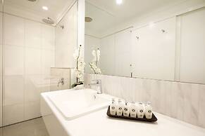 Apartments 521