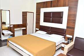 The New Holiday Inn