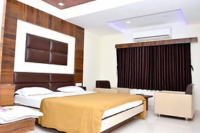 The New Holiday Inn