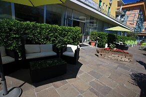 Hotel Holiday Park