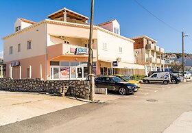 Apartments Šmanjak