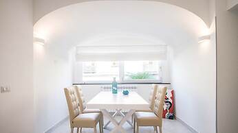 Spacious Villa with 4 rooms, pool, solarium & garden