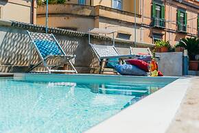 Spacious Villa with 4 rooms, pool, solarium & garden