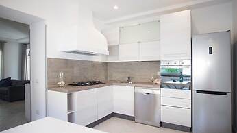 Spacious Villa with 4 rooms, pool, solarium & garden