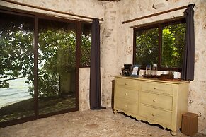 Lagoon Front Suite with Bikes & Kayaks