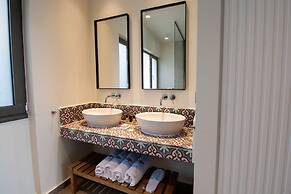 Amphitheatre Suites
