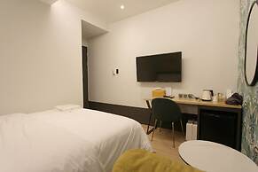 Seven Bricks Hotel