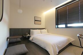 Seven Bricks Hotel