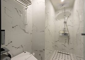 Seven Bricks Hotel