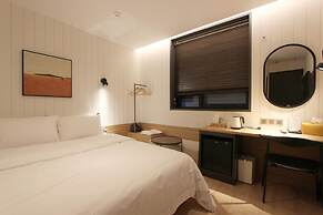Seven Bricks Hotel