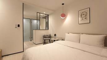 Seven Bricks Hotel