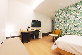 Seven Bricks Hotel