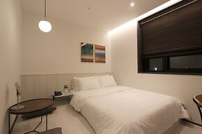 Seven Bricks Hotel