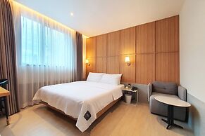 Seven Bricks Hotel