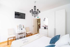 Holiday Home King