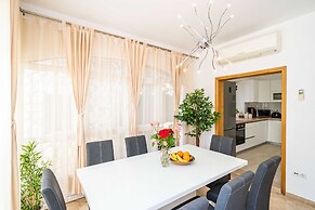Holiday Home King