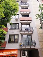 Bright and Newly Refurbished Apartment Near Center